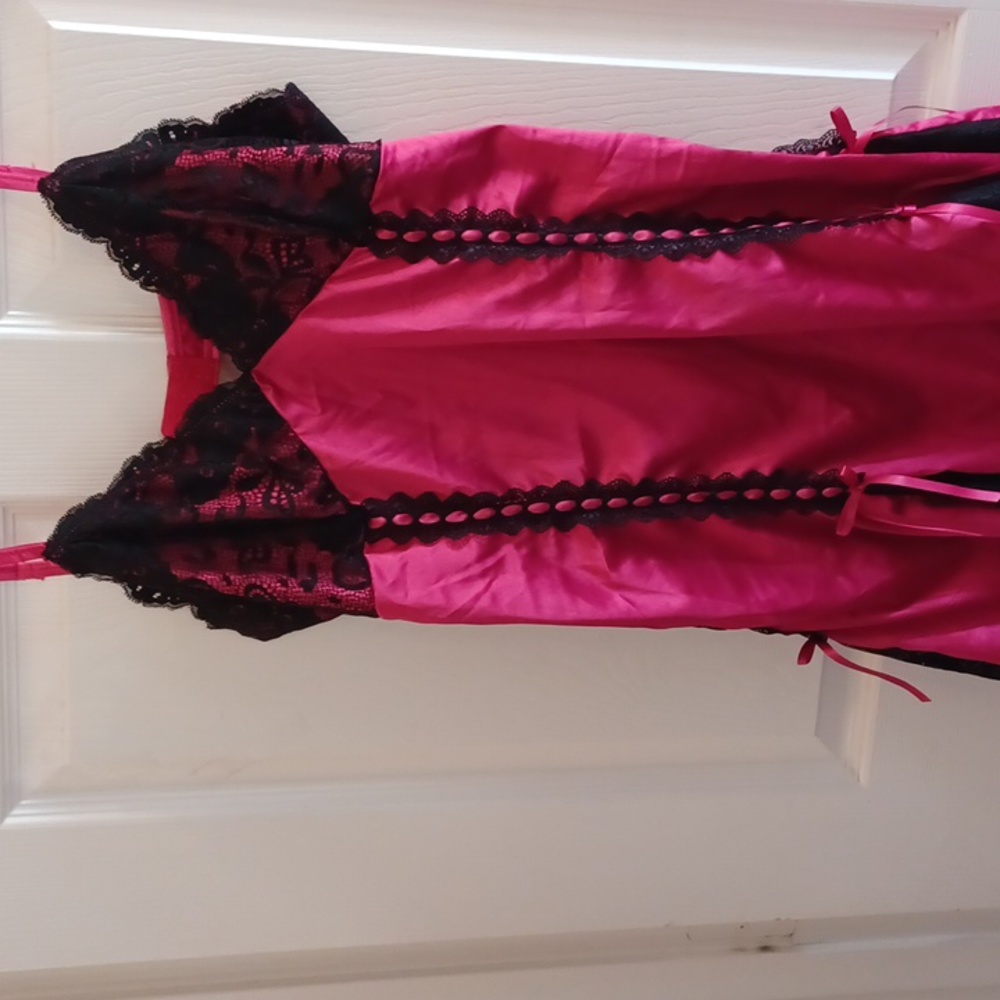 Elegant Pink and Black Lace Dress - Picture 15 of 15